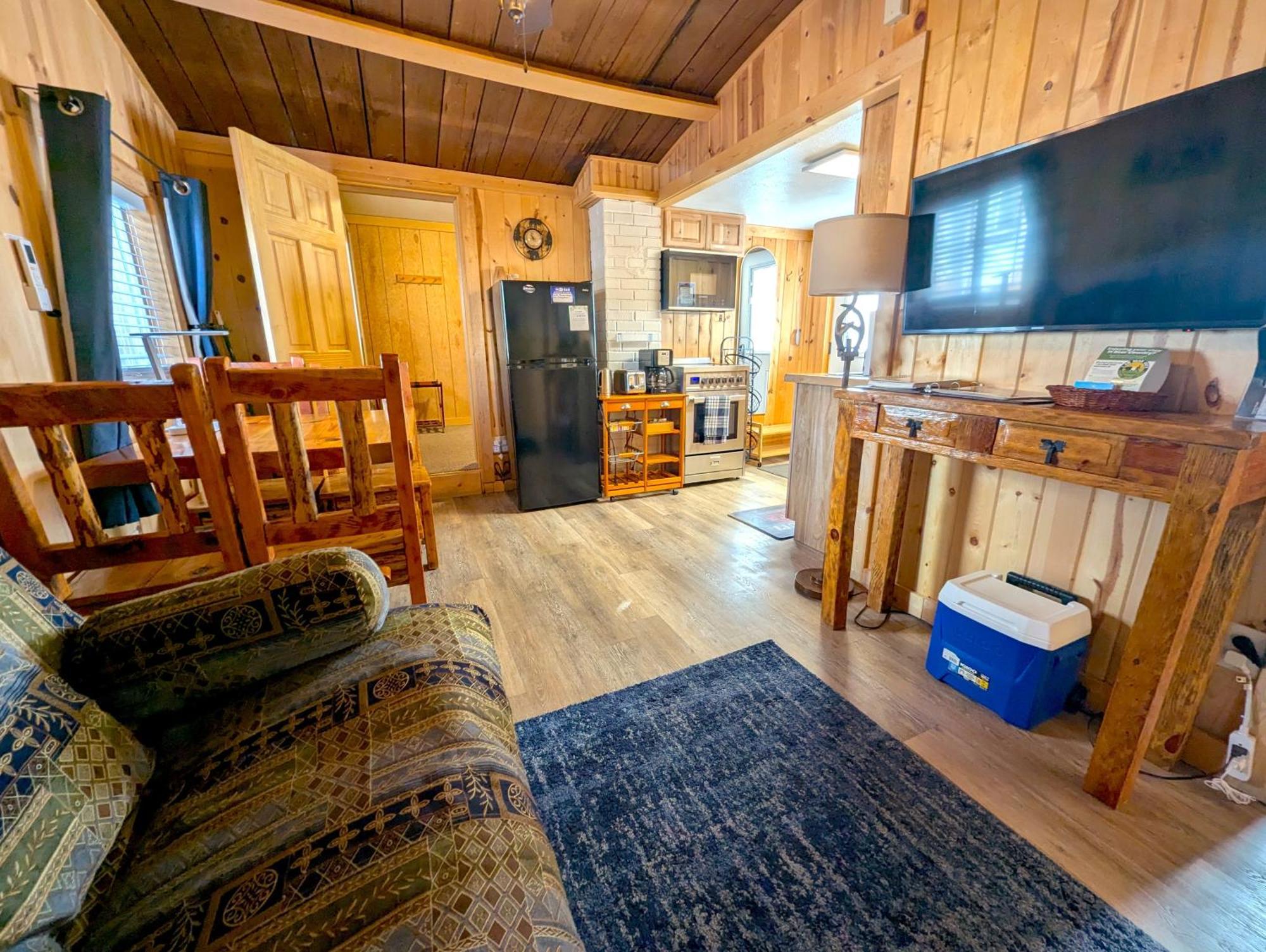 Yellowstone'S Treasure Cabins Gardiner Exterior photo