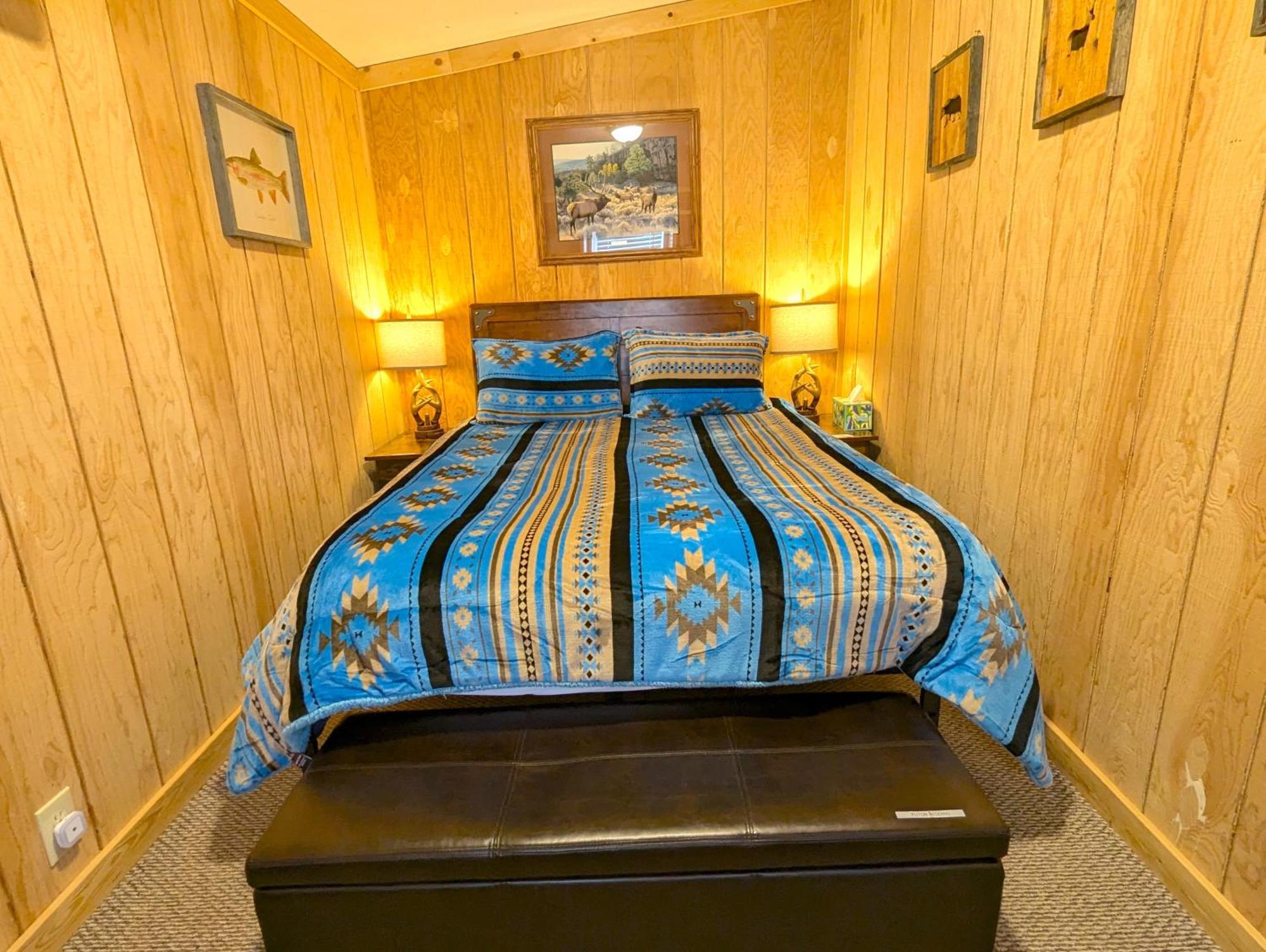 Yellowstone'S Treasure Cabins Gardiner Exterior photo