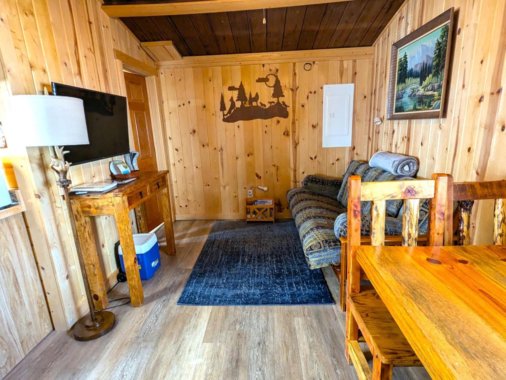Yellowstone'S Treasure Cabins Gardiner Exterior photo