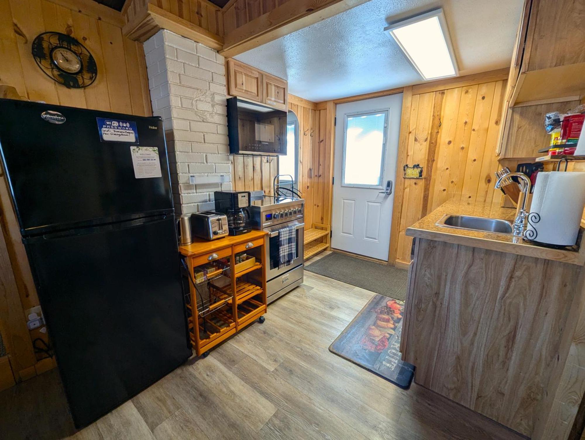 Yellowstone'S Treasure Cabins Gardiner Exterior photo