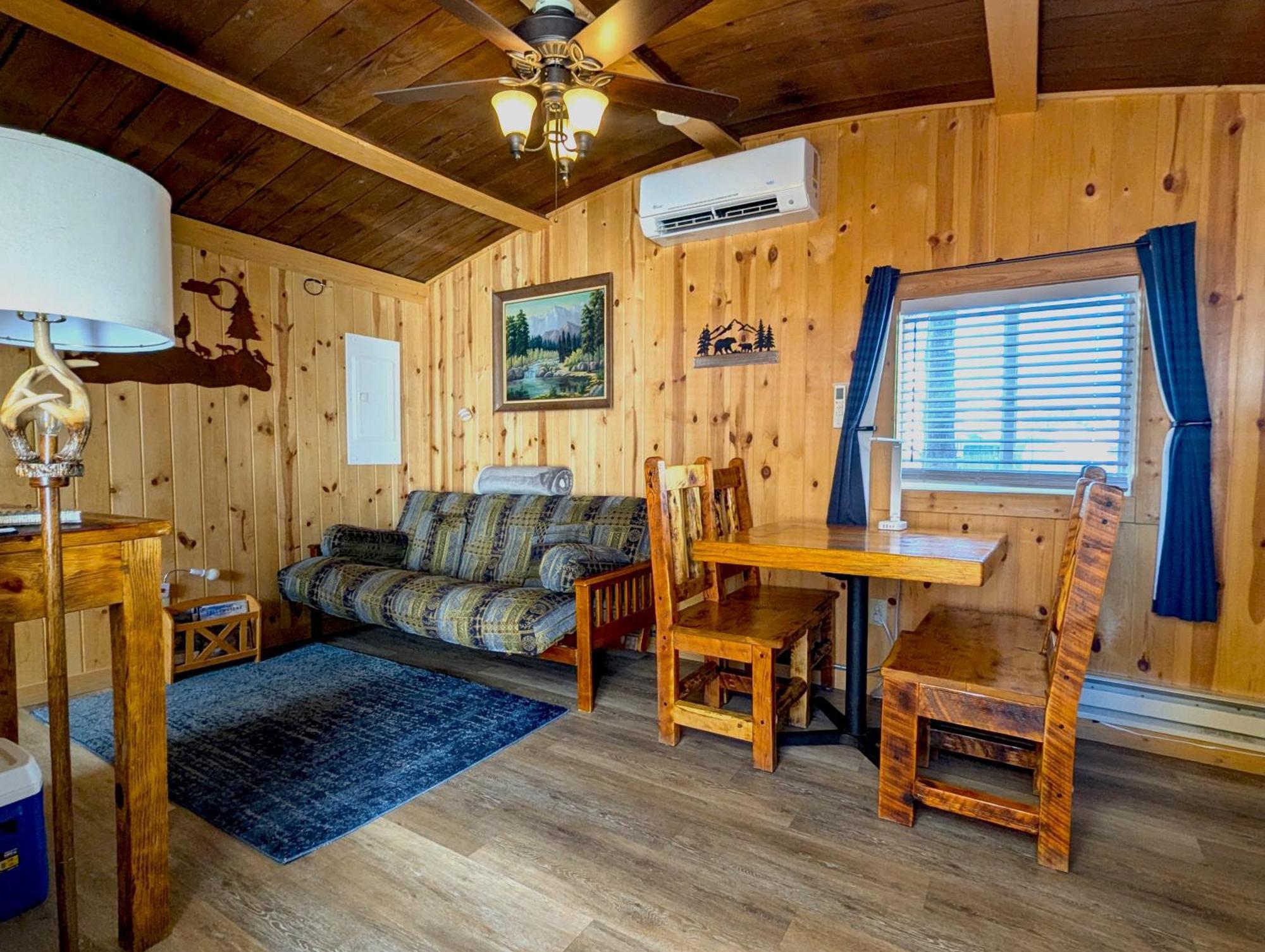 Yellowstone'S Treasure Cabins Gardiner Exterior photo