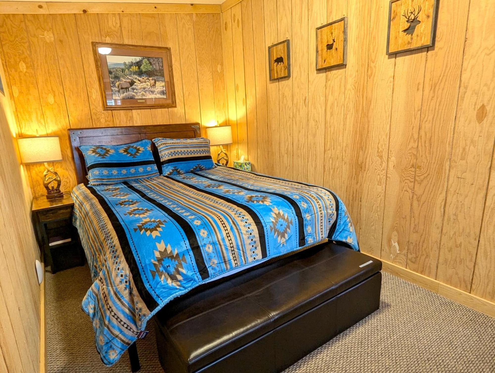 Yellowstone'S Treasure Cabins Gardiner Exterior photo