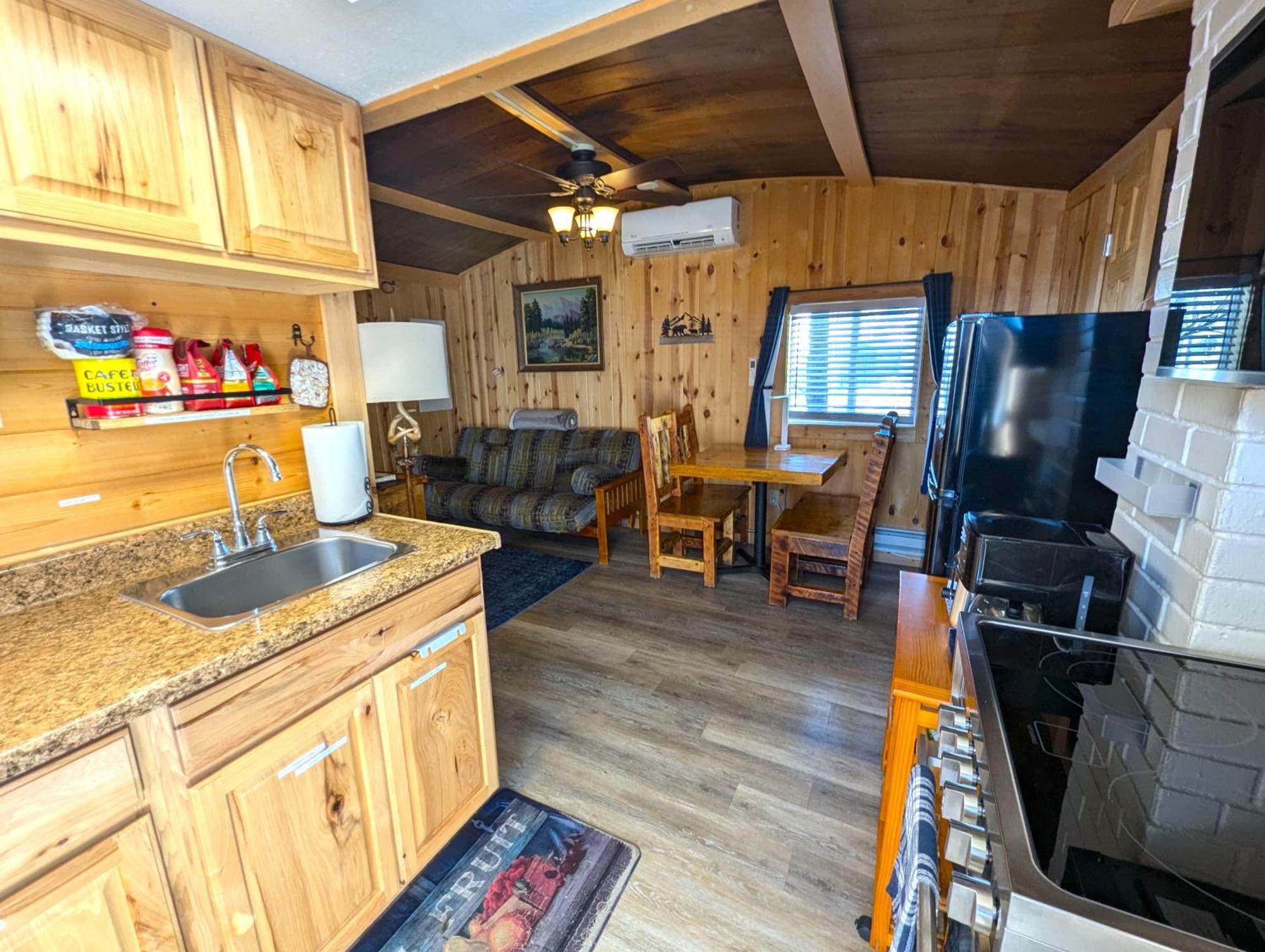 Yellowstone'S Treasure Cabins Gardiner Exterior photo
